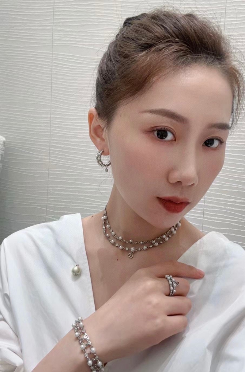 chr1st1an D10r earrings